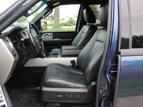 Used 2016 Ford Expedition XLT w/ Equipment Group 202A AWD/4WD image 13