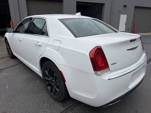 Used 2022 Chrysler 300 Touring AWD/4WD image 2