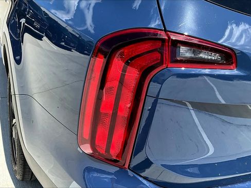Used 2025 Kia Telluride S image 27