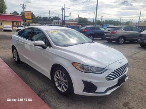 Used 2019 Ford Fusion SE image 3