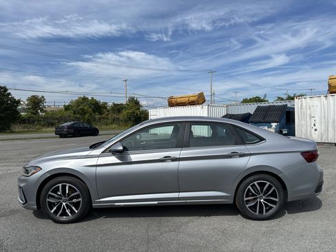 New 2025 Volkswagen Jetta SE image 9