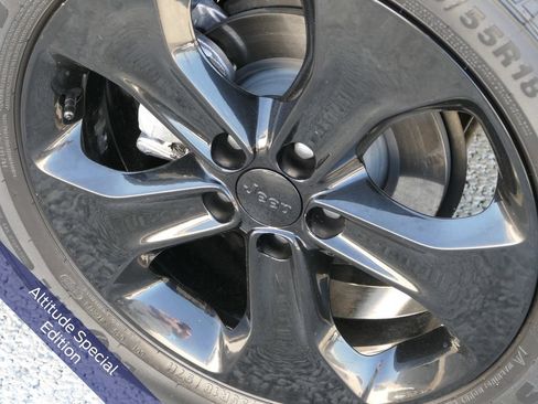 Used 2019 Jeep Compass Latitude FWD image 12