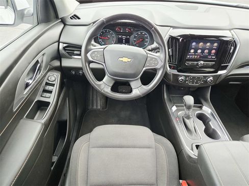 Used 2021 Chevrolet Traverse LT image 10