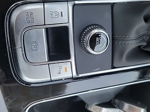 Used 2025 Kia Telluride EX w/ EX Captain's Chair Package FWD image 18