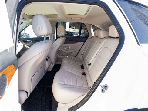 Used 2022 Mercedes-Benz GLC 300 4MATIC w/ Multimedia Package Lite image 23