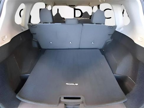 Used 2023 Nissan Rogue SV image 31