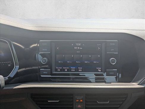 Used 2024 Volkswagen Jetta SE FWD image 8
