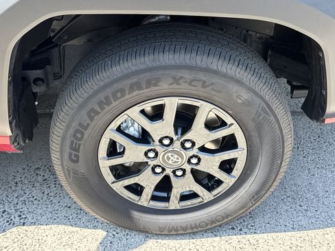 Used 2025 Toyota 4Runner SR5 AWD/4WD image 11