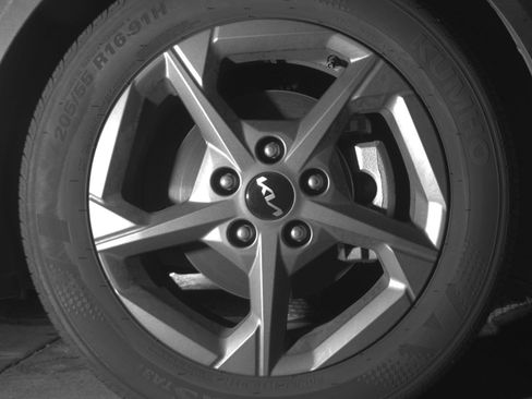 Used 2025 Kia K4 FWD image 13