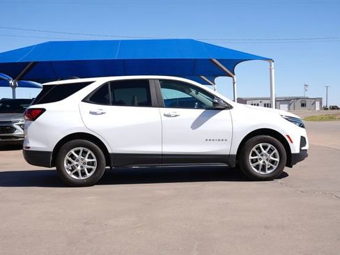 Used 2024 Chevrolet Equinox LS w/ LS Convenience Package AWD/4WD image 3