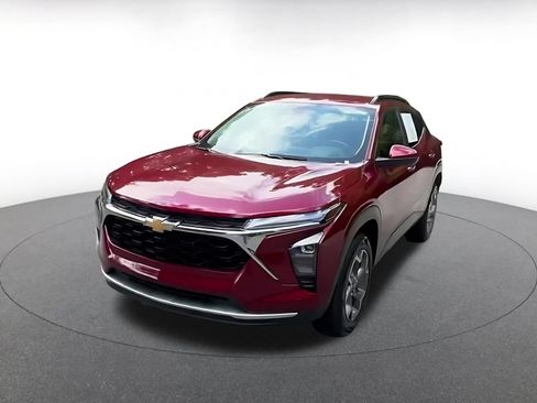 Used 2025 Chevrolet Trax LT w/ LT Convenience Package FWD image 7