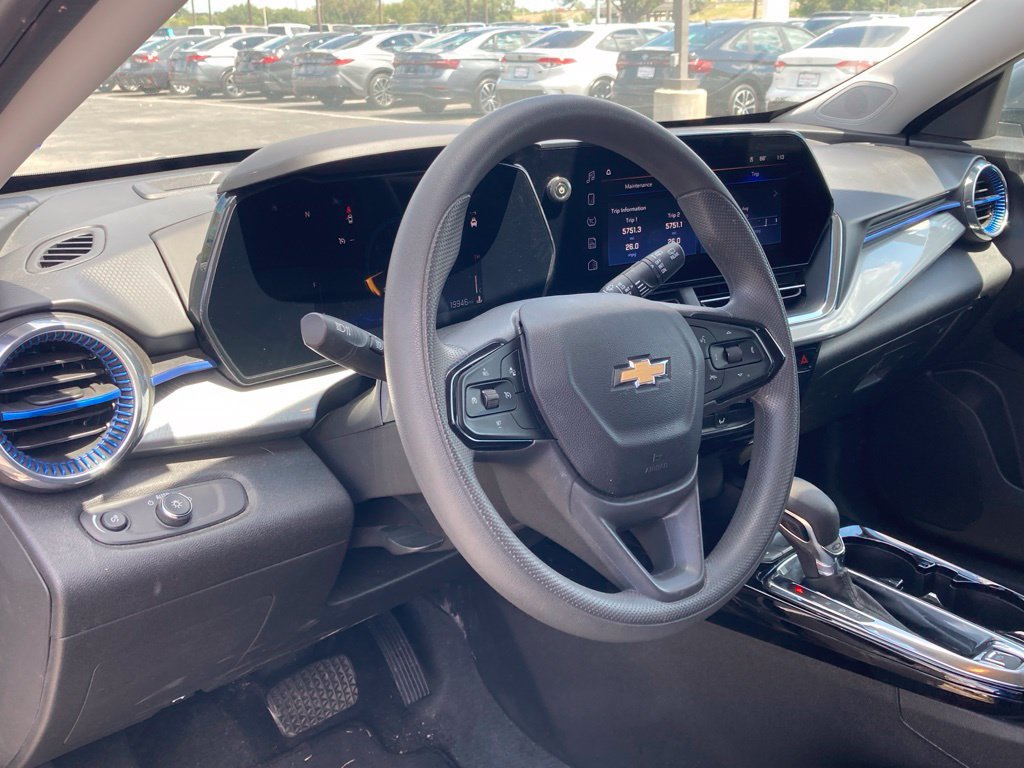 Used 2026 Chevrolet Trax LT FWD image 9