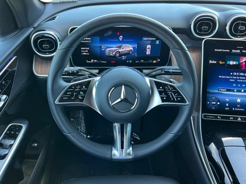 Used 2025 Mercedes-Benz GLC 300 image 16