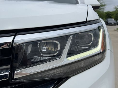 Certified 2023 Volkswagen Atlas Cross Sport SE w/ Panoramic Sunroof Package FWD image 6
