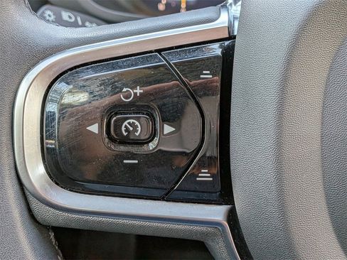 Certified 2023 Volvo XC60 B5 Ultimate w/ Climate Package image 28