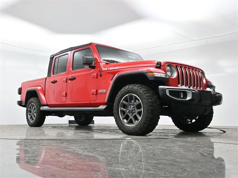 Used 2020 Jeep Gladiator Overland w/ Safety Group image 20