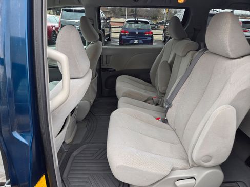 Used 2011 Toyota Sienna LE image 9