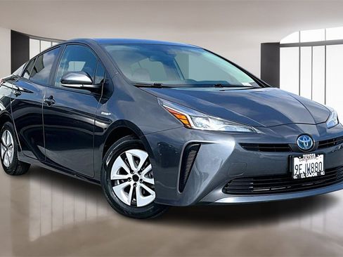 Used 2022 Toyota Prius L Eco image 3
