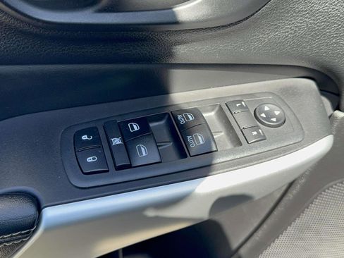 Used 2018 Jeep Cherokee Latitude Plus w/ Cold Weather Group AWD/4WD image 20