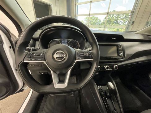 Used 2022 Nissan Kicks S image 15
