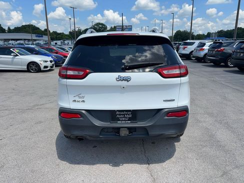 Used 2018 Jeep Cherokee Latitude Plus w/ Trailer Tow Group AWD/4WD image 4