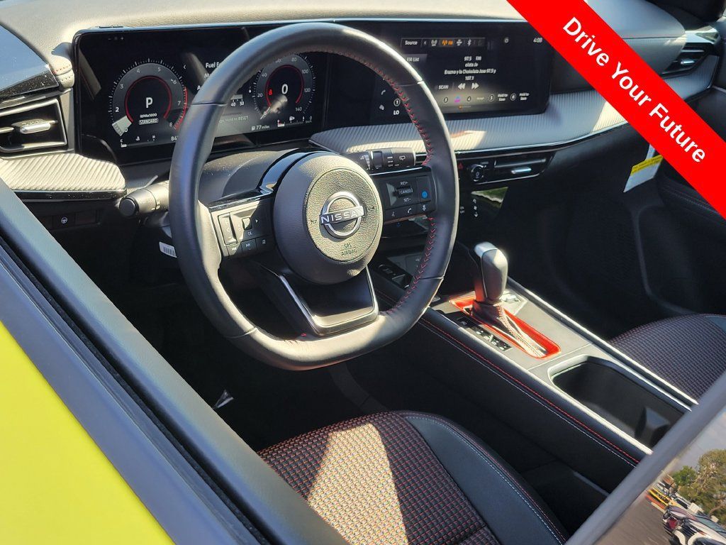 Used 2025 Nissan Kicks SR AWD/4WD image 5