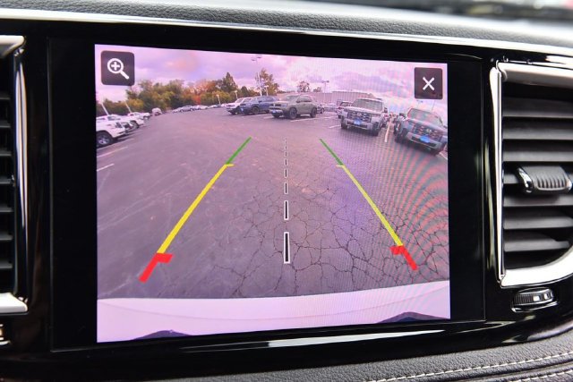 Used 2023 Chrysler Pacifica Touring-L w/ S Appearance Package FWD image 17