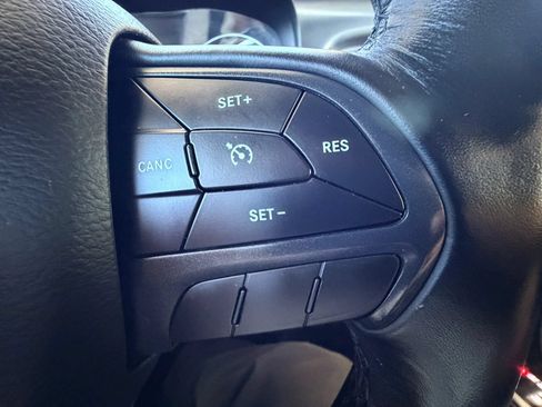 Used 2019 Dodge Charger SXT RWD image 16