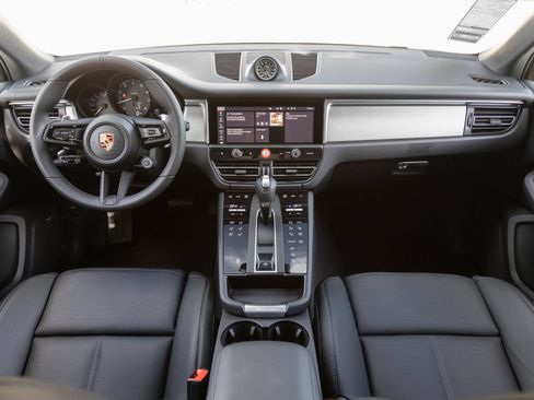 Certified 2026 Porsche Macan AWD/4WD image 12