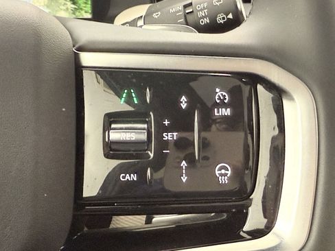 New 2025 Land Rover Discovery Sport Dynamic SE image 22