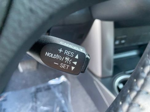 Used 2017 Toyota RAV4 XLE AWD/4WD image 19