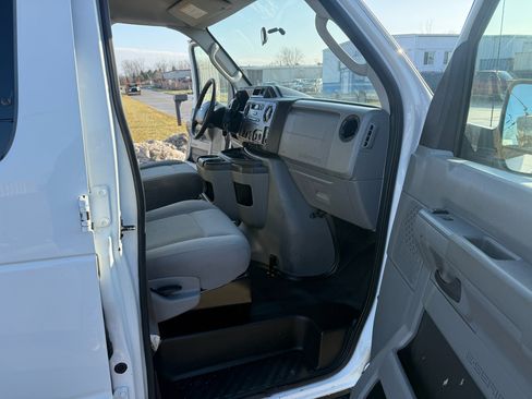 Used 2014 Ford E-250 and Econoline 250 w/ Power Group image 20