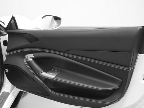 Certified 2022 Ferrari F8 Tributo RWD image 30