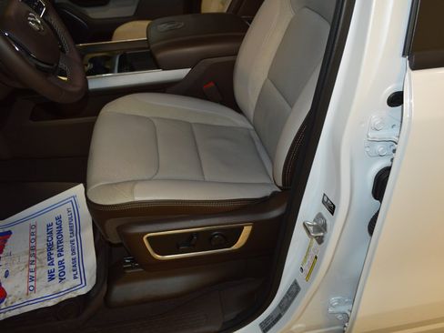 Used 2025 RAM 1500 Laramie AWD/4WD image 15