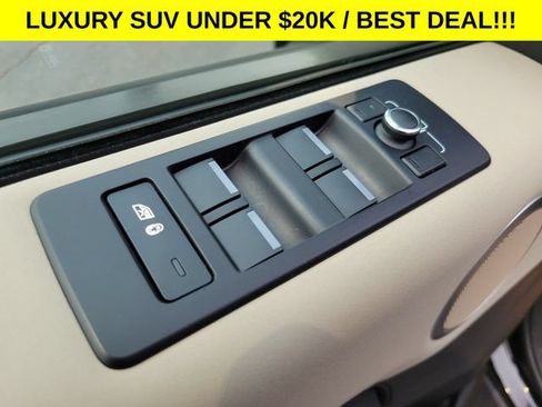 Used 2019 Land Rover Discovery SE AWD/4WD image 16