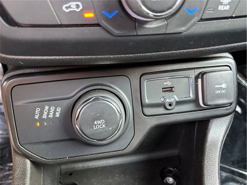 Used 2021 Jeep Renegade Limited image 31