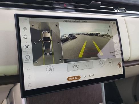 Certified 2024 Land Rover Range Rover SE image 30