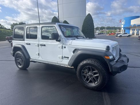 Used 2024 Jeep Wrangler Unlimited Sport AWD/4WD image 1