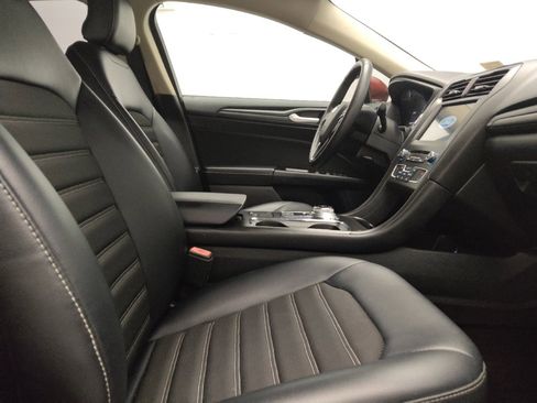 Used 2018 Ford Fusion SE w/ Equipment Group 201A FWD image 21