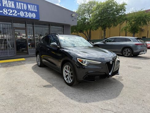 Used 2018 Alfa Romeo Stelvio Sport w/ Quick Order Package 22J Sport AWD/4WD image 3