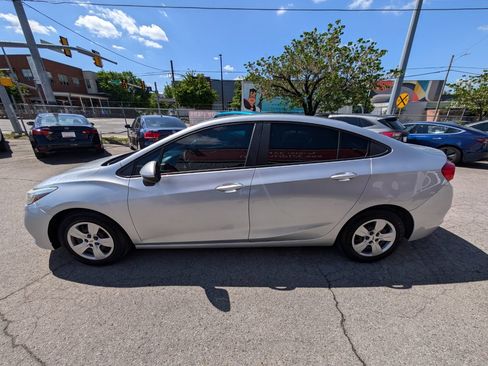 Used 2018 Chevrolet Cruze LS FWD image 9