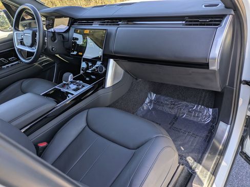 Certified 2023 Land Rover Range Rover SE image 29