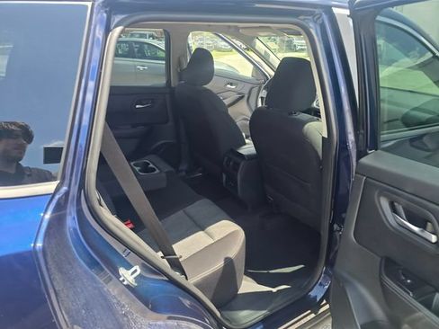 Used 2025 Nissan Rogue SV FWD image 32
