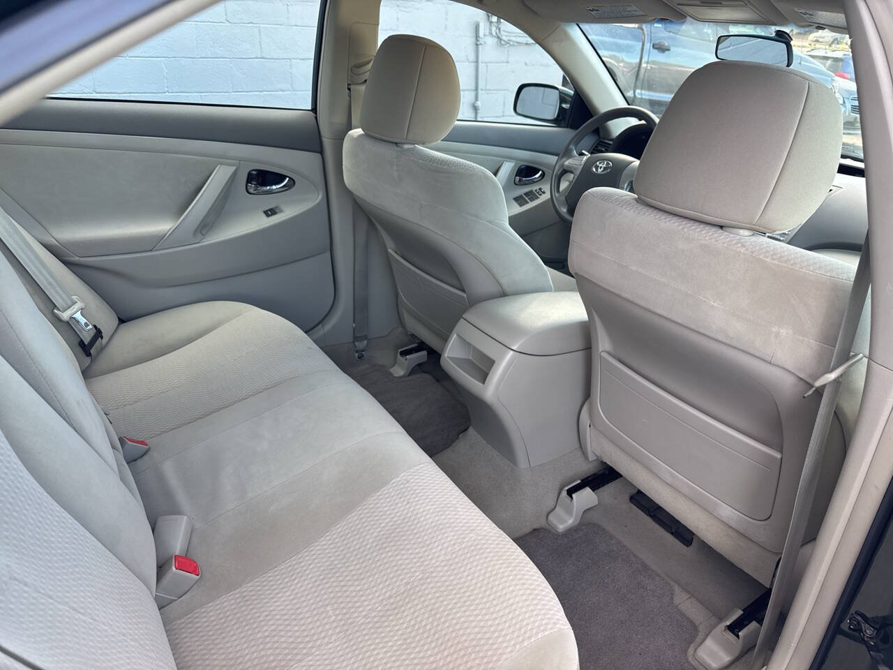 Used 2011 Toyota Camry LE FWD image 22