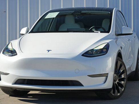 Used 2023 Tesla Model Y Performance image 3