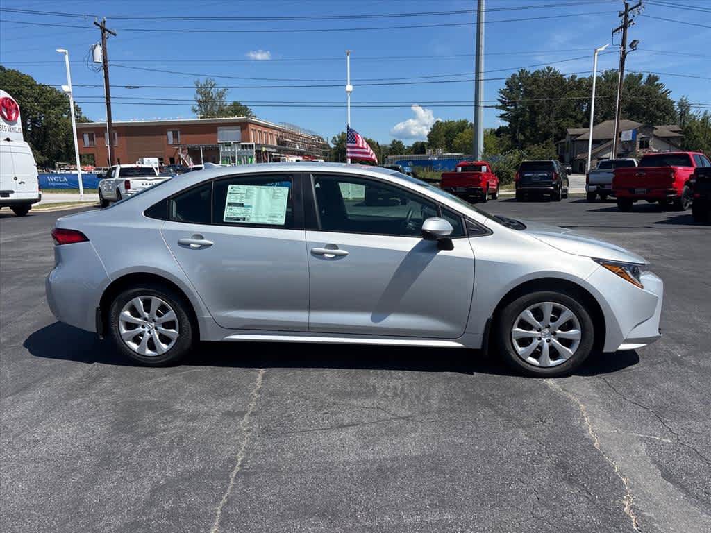 Used 2026 Toyota Corolla LE FWD image 2
