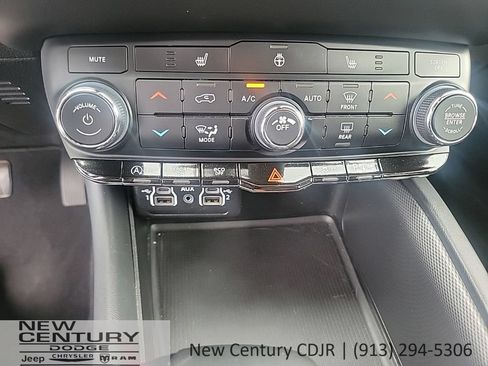 Used 2025 Dodge Durango GT AWD/4WD image 15