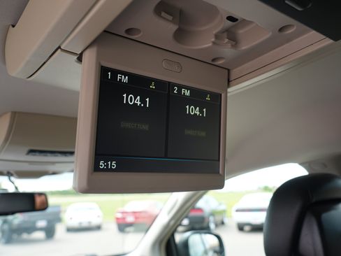 Used 2016 Chrysler Town & Country Touring w/ Driver Convenience Group FWD image 26