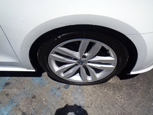 Used 2018 Volkswagen Passat 2.0T SE image 14