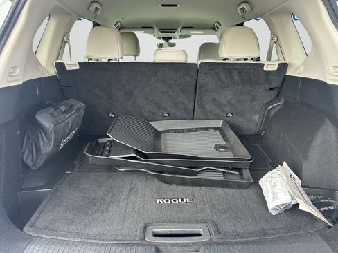 Used 2024 Nissan Rogue SL FWD image 15